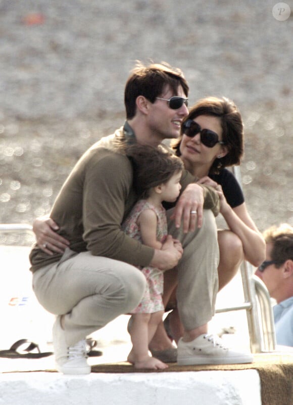 Katie Holmes et Tom Cruise profitent d'un après-midi ensoleillé avec sa fille Suri, emmenant la petite fille dans la mer Méditerranée à la plage de Paloma à Saint-Jean Cap Ferrat, France, le 19 juin 2007. Photo by ABACAPRESS.COM  ;