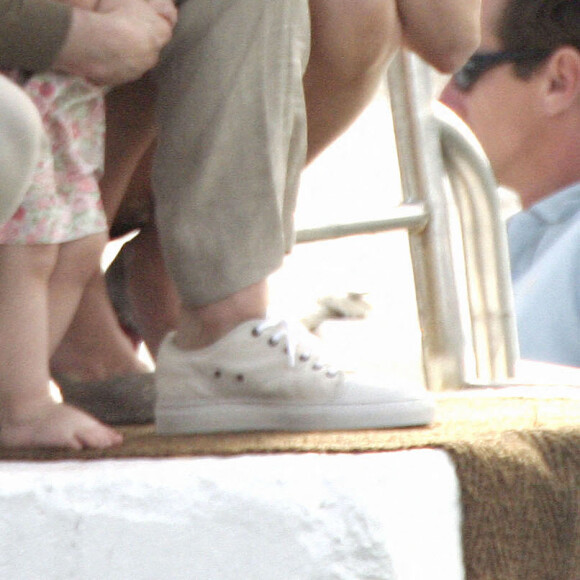 Katie Holmes et Tom Cruise profitent d'un après-midi ensoleillé avec sa fille Suri, emmenant la petite fille dans la mer Méditerranée à la plage de Paloma à Saint-Jean Cap Ferrat, France, le 19 juin 2007. Photo by ABACAPRESS.COM  ;