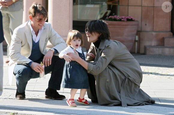 Tom Cruise, Katie Holmes and daughter Suri have a walk and shopping spree in the street of Berlin, Germany on August 5, 2007 Photo by ABACAPRESS.COM