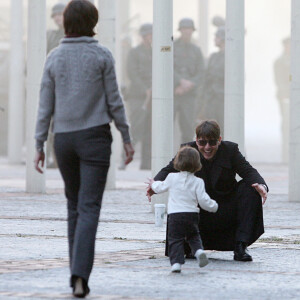 8 septembre 2007. Tom Cruise avec sa femme Katie Holmes et leur fille Suri pendant le tournage. Photo par ABACAPRESS.COM