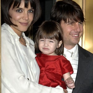 Tom Cruise et Katie Holmes quittent leur hôtel avec leur fille Suri pour aller au restaurant italien 'Coco Payzo'", dans les quartiers chics de Manhattan, à New York City, NY, USA, le 14 janvier 2008. Photo by Antoine Cau/ABACAPRESS.COM"