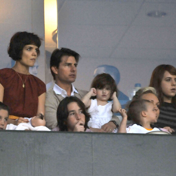 Los Angeles, 10 mai 2008. Tom Cruise, Katie Holmes et Suri regardent le match LA Galaxy V Red Bulls Photo : Monty Hall, /PCN/ABACAPRESS.COM