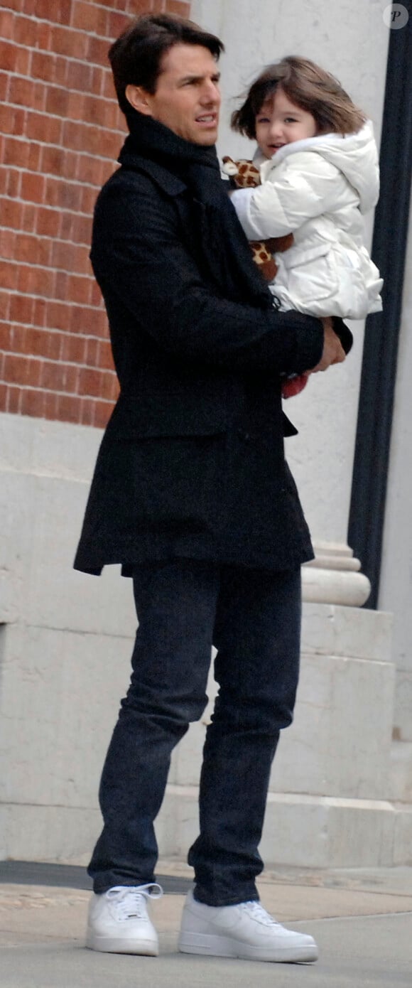 Tom Cruise, Katie Holmes et la petite Suri profitent de l'après-midi pour passer du temps en famille à Tribeca. New York City, NY, USA, le 2 décembre 2008. Photo par Geraldina Amaya/Frank Ross/ABACAPRESS.COM