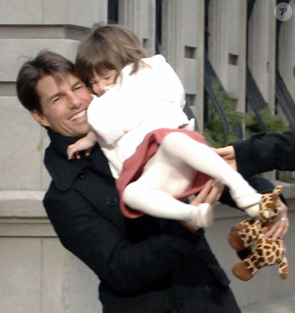 Tom Cruise, Katie Holmes et la petite Suri profitent de l'après-midi pour passer du temps en famille à Tribeca. New York City, NY, USA, le 2 décembre 2008. Photo par Geraldina Amaya/Frank Ross/ABACAPRESS.COM
