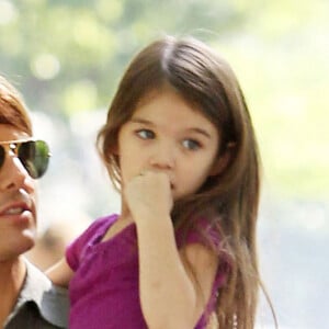 Tom Cruise joue dans un parc avec sa petite fille Suri à New York, NY, USA le 7 septembre 2010. Les enfants de Tom, Connor et Isabellaw, ont également passé du temps avec leur père. Photo par Startraks/ABACAPRESS.COM