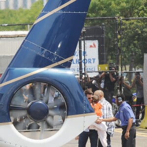Tom Cruise et sa fille Suri sont aperçus à leur arrivée à l'héliport de New York City, NY, USA, le 18 juillet 2012. Photo par Humberto Carreno/Startraks/ABACAPRESS.COM