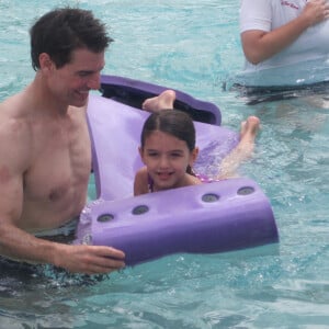 L'acteur Tom Cruise a emmené sa fille Suri au parc aquatique Disney's Typhoon Lagoon à Lake Buena Vista, FL, USA, le 2 août 2012. Photo par Splash News/ABACAPRESS.COM