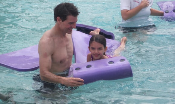 L'acteur Tom Cruise a emmené sa fille Suri au parc aquatique Disney's Typhoon Lagoon à Lake Buena Vista, FL, USA, le 2 août 2012. Photo par Splash News/ABACAPRESS.COM