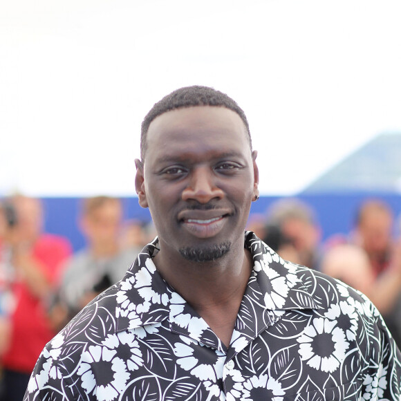 Le père d'Omar Sy a épousé une seconde femme car la prmeière n'arrive pas à avoir d'enfants
 
Omar Sy au photocall de "Tirailleurs" lors du 75ème Festival International du Film de Cannes, le 19 mai 2022. © Dominique Jacovides/Bestimage
