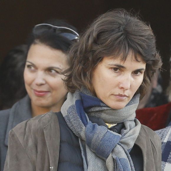 Eglantine Emeyé - Sorties des obsèques du journaliste, animateur de télévision et animateur de radio français Philippe Gildas en la salle de la Coupole au crématorium du cimetière du Père-Lachaise à Paris, France, le 5 novembre 2018.