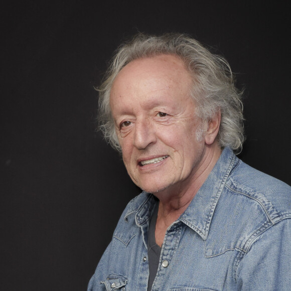 Exclusif - Didier Barbelivien dans les backstage de l'enregistrement de l'émission "CS Cohen" sur Radio J à Paris. Le 5 février 2024 © Jack Tribeca / Bestimage 