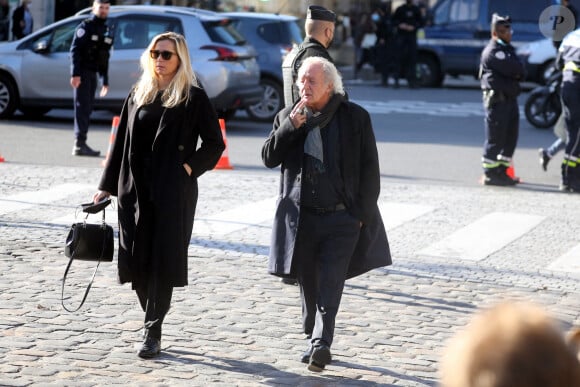 
Didier Barbelivien et sa femme Laure - Arrivées à la messe funéraire en hommage à Bernard Tapie en l'église Saint-Germain-des-Prés à Paris. Le 6 octobre 2021 © Jacovides-Moreau / Bestimage