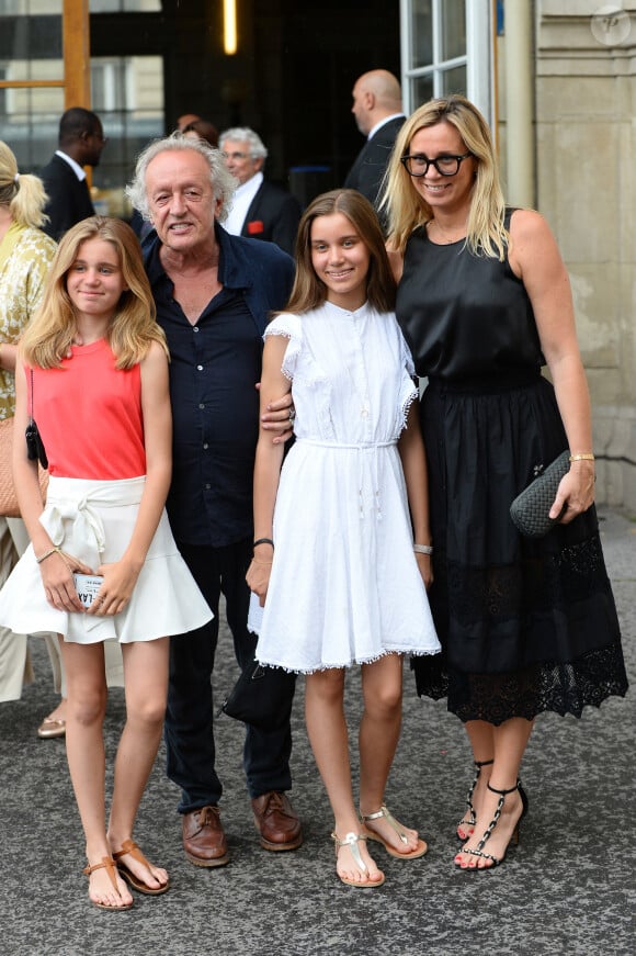 Didier Barbelivien, sa femme Laure et leurs filles Louise et Lola - Mariage de Claude Lelouch à la mairie du 18ème à Paris. Le 17 juin 2023