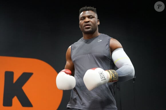 "Maintenant, il est sans vie. J'ai crié son nom, encore et encore, mais il ne répondait pas", poursuit Francis Ngannou
 
Francis Ngannou à Las Vegas.