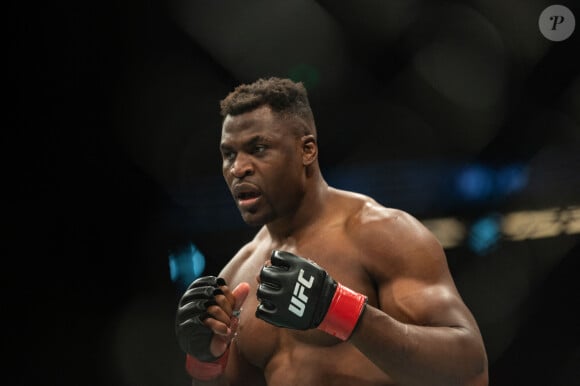 "Comment vivre avec ça ? S'il vous plaît, aidez-moi parce que je n'ai aucune idée de quoi faire et de comment m'en sortir", demande le champion
 
Le camerounais Francis Ngannou bat français Ciryl Gane à la décision et conserve son titre des poids lourds MMA d'UFC au Honda center à Anaheim, Californie, Etats-Unis, le 22 janvier 2022. © Dalton Hamm/Zuma Press/Bestimage