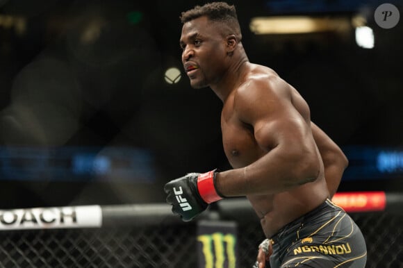 Le camerounais Francis Ngannou bat français Ciryl Gane à la décision et conserve son titre des poids lourds MMA d'UFC au Honda center à Anaheim, Californie, Etats-Unis, le 22 janvier 2022. © Dalton Hamm/Zuma Press/Bestimage