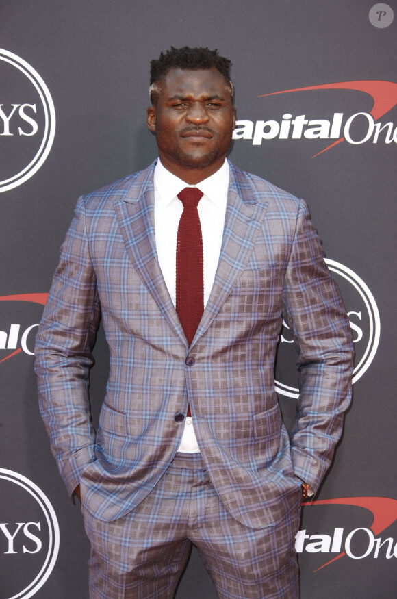 "Trop tôt pour partir, mais il s'en est allé", écrit Francis Ngannou
 
Francis Ngannou participe au ESPYS 2019 présenté par Capital One au Microsoft Theater le 10 juillet 2019. (Credit Image: © imageSPACE via ZUMA Wire)