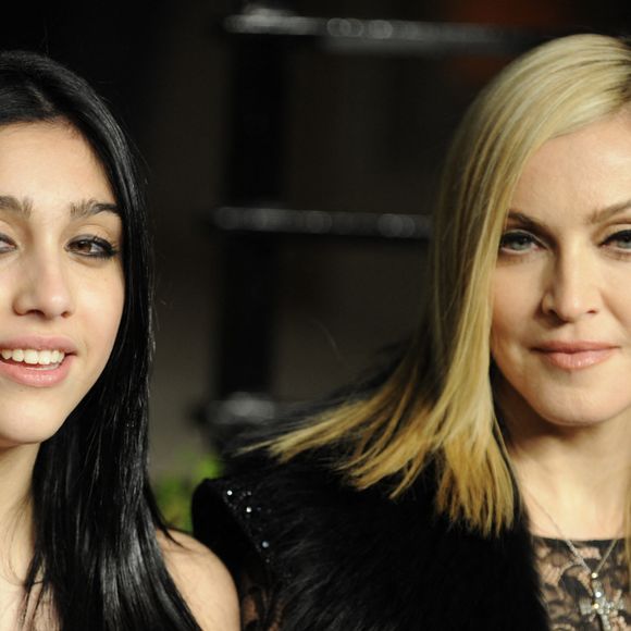 Quand on porte un nom qui rappelle autant la vierge Marie, pas étonnant qu'on baptise sa fille Lourdes...
Madonna et Lourdes Leon arrivent à la soirée des Oscars organisée par Graydon Carter à la Sunset Tower à West Hollywood, Los Angeles, CA, USA, le 27 février 2011. Photo par Mehdi Taamallah/ABACAPRESS.COM