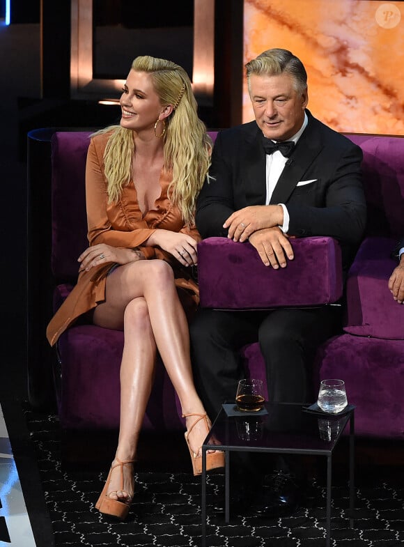 Ireland Baldwin et Alec Baldwin apparaissent sur scène lors du Comedy Central Roast of Alec Baldwin au Saban Theatre le 7 septembre 2019 à Beverly Hills, Los Angeles, CA, États-Unis. Photo par Frank Micelotta/PictureGroup/ABACAPRESS.COM