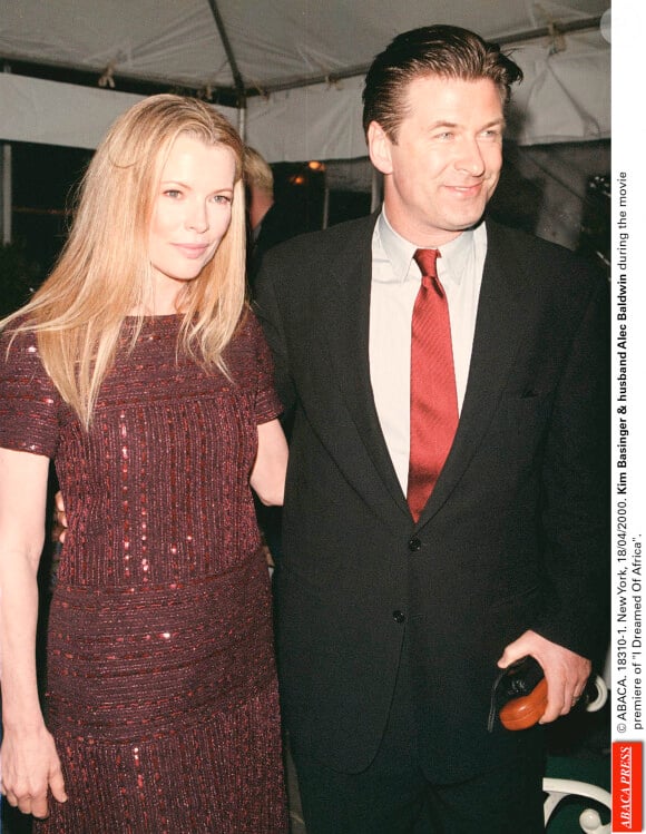 New York, 18/04/2000. Kim Basinger & son mari Alec Baldwin lors de la première du film I Dreamed Of Africa.