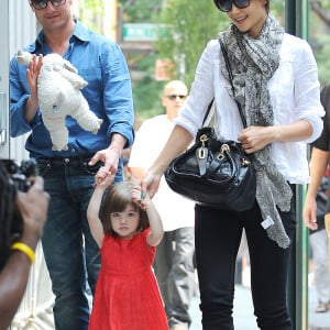 Tom Cruise, Katie Holmes et leur fille Suri sont de sortie à Manhattan, New York, NY, USA, le 15 août 2008. Photo : Humberto Carreno/Startraks/ABACAUSA.COM