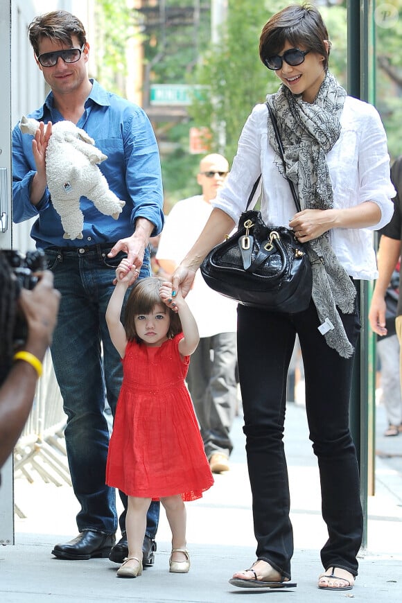 Tom Cruise, Katie Holmes et leur fille Suri sont de sortie à Manhattan, New York, NY, USA, le 15 août 2008. Photo : Humberto Carreno/Startraks/ABACAUSA.COM