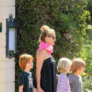 Julia Roberts et leurs trois enfants Phinnaeus, Hazel et Henry profitent de vacances sur la Côte d'Azur le 17 mai 2014. Photo par ABACAPRESS.COM