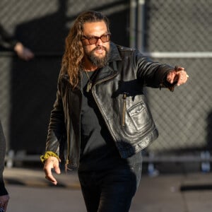 L'acteur principal d'Aquaman, Jason Momoa, est présent dans les studios de Jimmy Kimmel Live ! pour signer des autographes, le 23 janvier 2024 à Los Angeles, CA, USA. Photo par Bauer-Griffin/INSTARimages/ABACAPRESS.COM