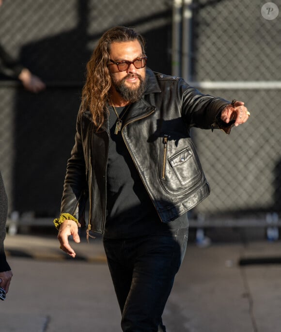 L'acteur principal d'Aquaman, Jason Momoa, est présent dans les studios de Jimmy Kimmel Live ! pour signer des autographes, le 23 janvier 2024 à Los Angeles, CA, USA. Photo par Bauer-Griffin/INSTARimages/ABACAPRESS.COM