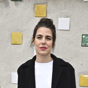 Elle avait choisi une tenue très simple pour cet événement. 
Charlotte Casiraghi au photocall du défilé croisière Chanel 2024-2025 à la Cité radieuse à Marseille, France, le 2 mai 2024. © Olivier Borde/Bestimage 