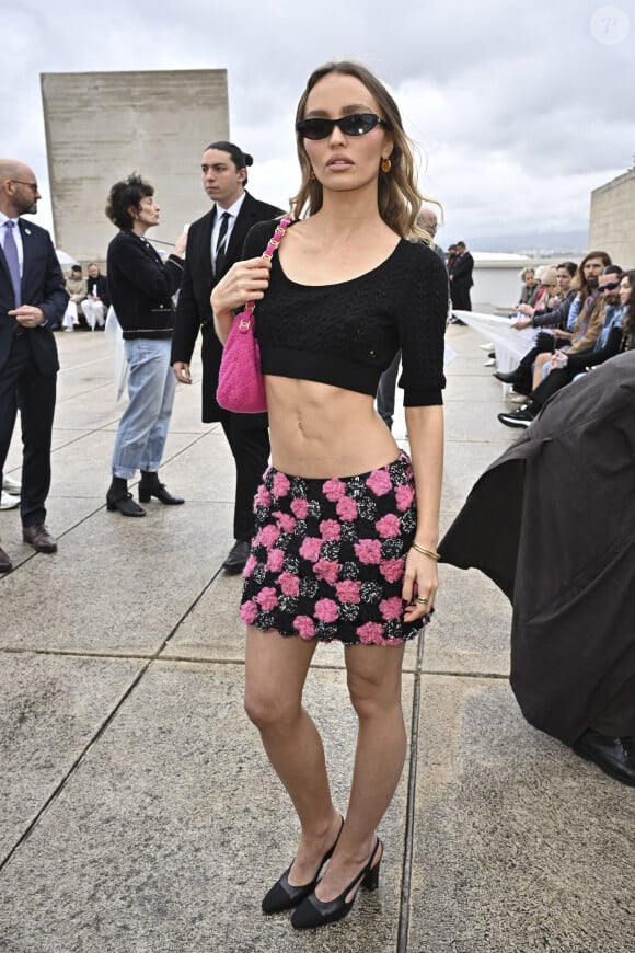 Lily-Rose Depp au photocall du défilé croisière Chanel 2024-2025 à la Cité radieuse à Marseille, France, le 2 mai 2024. © Olivier Borde/Bestimage 