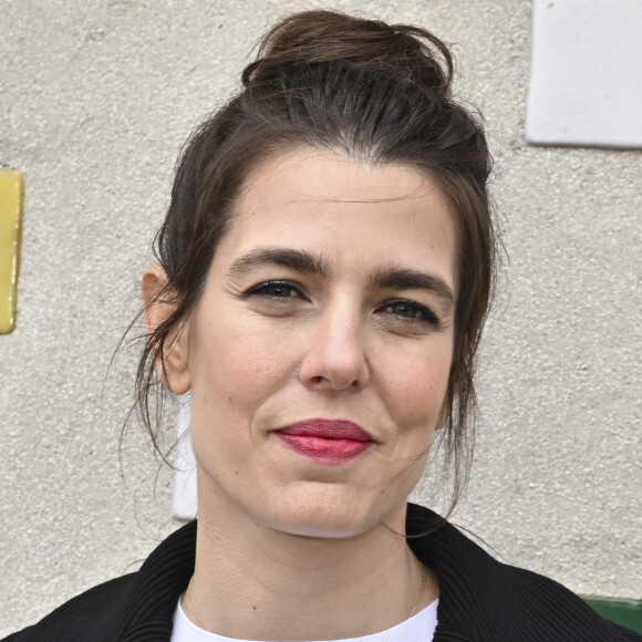 Tout comme Charlotte Casiraghi qui a dévoilé un look bien chic.
Charlotte Casiraghi au photocall du défilé croisière Chanel à la Cité radieuse à Marseille, France. © Olivier Borde/Bestimage 