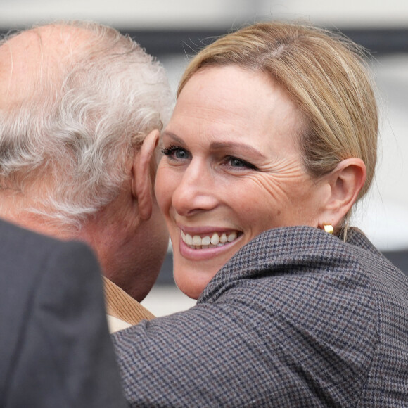 Et où il a retrouvé sa nièce Zara Tindall, elle aussi passionnée d'équitation. 
Le roi Charles III d'Angleterre, et Zara Phillips (Zara Tindall), se retrouvent au concours hippique Royal Windsor Horse Show à Windsor, le 3 mai 2024. 