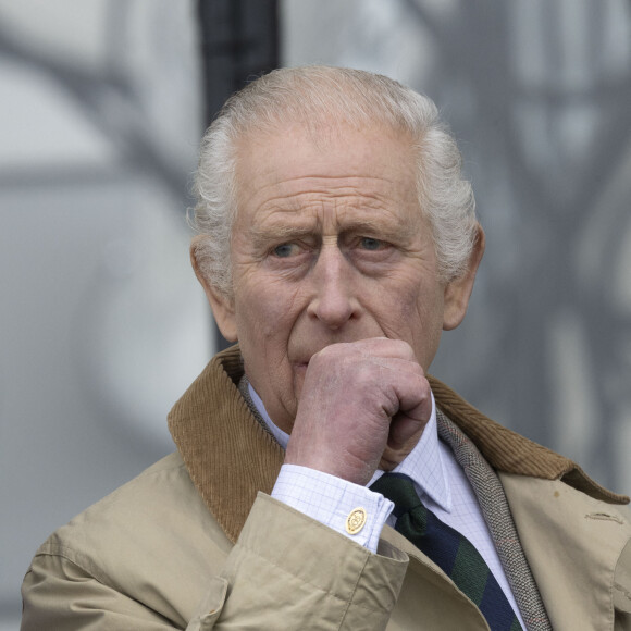 Le roi Charles III d'Angleterre, et Z.Phillips (Z.Tindall), assistent au concours hippique Royal Windsor Horse Show à Windsor, le 3 mai 2024.