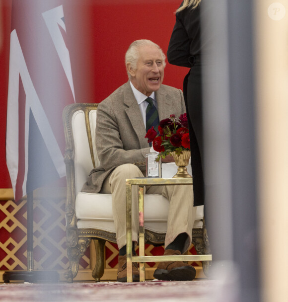 Le roi Charles III d'Angleterre, et Z.Phillips (Z.Tindall), assistent au concours hippique Royal Windsor Horse Show à Windsor, le 3 mai 2024.