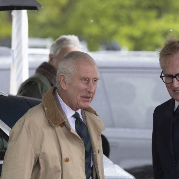 Le roi Charles III d'Angleterre, et Z.Phillips (Z.Tindall), assistent au concours hippique Royal Windsor Horse Show à Windsor, le 3 mai 2024. w.