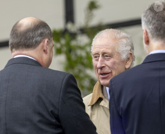 Le roi Charles III d'Angleterre, et Z.Phillips (Z.Tindall), assistent au concours hippique Royal Windsor Horse Show à Windsor, le 3 mai 2024.