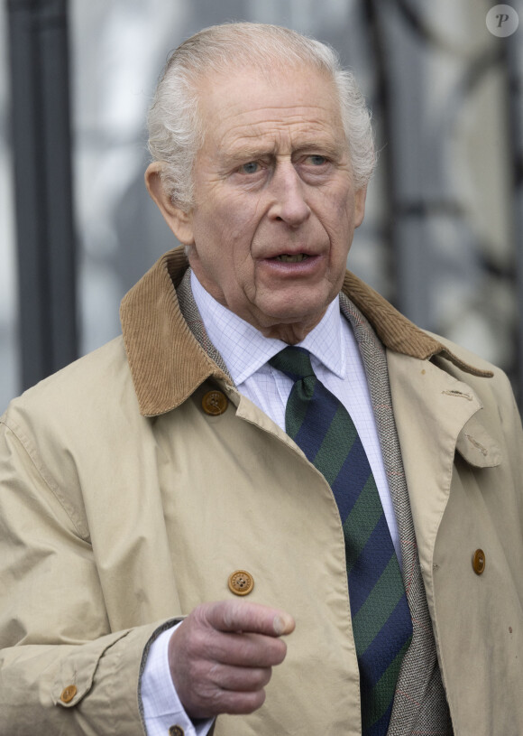 Le roi Charles III d'Angleterre, et Z.Phillips (Z.Tindall), assistent au concours hippique Royal Windsor Horse Show à Windsor, le 3 mai 2024.