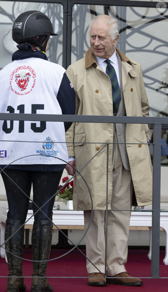 Le roi Charles III d'Angleterre, et Z.Phillips (Z.Tindall), assistent au concours hippique Royal Windsor Horse Show à Windsor, le 3 mai 2024.