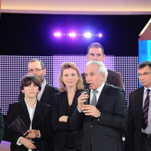 L'émission "Des chiffres et des lettres" a ensuite été reléguée le week-end sur la chaîne publique
Laurent Romejko, Patrice Laffont, Bertrand Renard et Arielle Boulin-Prat © Guillaume Gaffiot /Bestimage