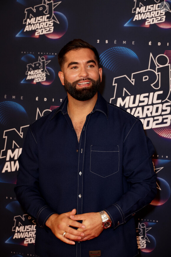 Il a été annoncé que Kendji aurait fait un chantage au suicide à sa compagne qui aurait menacé de le quitter 
Kendji Girac au photocall de la 25ème cérémonie des "NRJ Music Awards (NMA)" au palais des Festivals et des Congrès de Cannes, France, le 10 novembre 2023. © Dominique Jacovides/Bestimage 