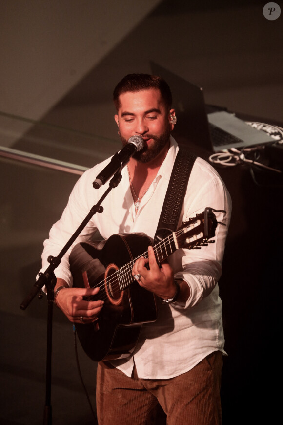 "[Il] ne m'a jamais fait de chantage au suicide. [...] Cela n'a jamais existé. Je n'ai jamais subi la moindre violence quelle qu'elle soit de sa part. [...] Il en est incapable."
Exclusif - Kendji Girac - Célébration des 10 ans du centre commercial Beaugrenelle à Paris, France. Le 12 octobre 2023. © Christophe Clovis / Bestimage 