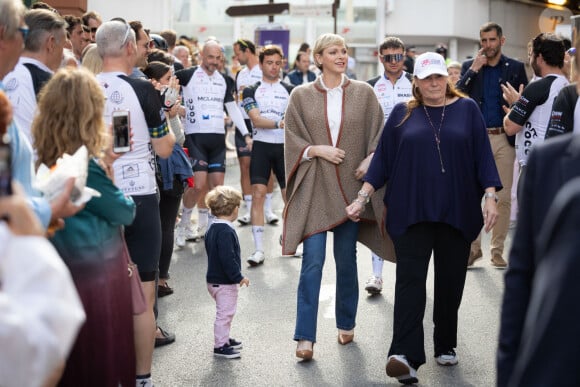 La princesse Charlène de Monaco assiste à l'arrivée de la 10ème édition de la randonnée cycliste caritative St Tropez à Monaco organisée par le COCC (Champagne & Oyster Cycling Club of Monaco) au profit de la Princesse Charlène de Monaco le 5 mai 2024. © Olivier Huitel / Pool Monaco / Bestimage