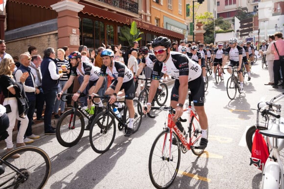 Un événement dont les profits sont reversés à la fondation princesse Charlène de Monaco
La princesse Charlène de Monaco assiste à l'arrivée de la 10ème édition de la randonnée cycliste caritative St Tropez à Monaco organisée par le COCC (Champagne & Oyster Cycling Club of Monaco) au profit de la Princesse Charlène de Monaco le 5 mai 2024. © Olivier Huitel / Pool Monaco / Bestimage