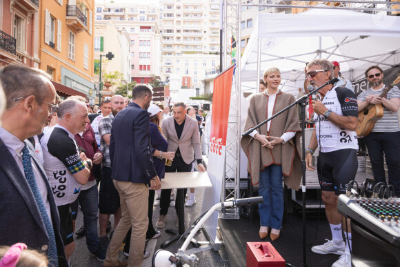 La princesse Charlène de Monaco assiste à l'arrivée de la 10ème édition de la randonnée cycliste caritative St Tropez à Monaco organisée par le COCC (Champagne & Oyster Cycling Club of Monaco) au profit de la Princesse Charlène de Monaco le 5 mai 2024. © Olivier Huitel / Pool Monaco / Bestimage