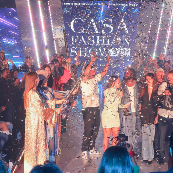 Un grand moment !
Exclusif - Amandine Petit (miss France 2021), Lartiste, Inès Vandamme, Tayc, Kenza Cheddadi, M. Pokora (Matt Pokora), le choregraphe Hakim Ghorab - 19ème édition du Casa Fashion Show au Sofitel Casablanca Tour Blanche à Casablanca au Maroc le 5 mai 2024. © Philippe Doignon/Bestimage 