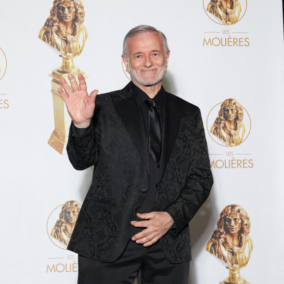 Francis Huster lors de la 35e Nuit des Molières aux Folies Bergères à Paris le 6 mai 2024. Photo by Nasser Berzane/ABACAPRESS.COM