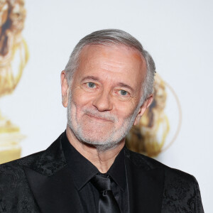 Francis Huster lors de la 35e Nuit des Molières aux Folies Bergères à Paris le 6 mai 2024. Photo by Nasser Berzane/ABACAPRESS.COM