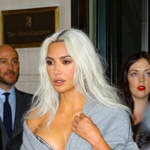 Kim Kardashian arrive au Met Gala 2024.