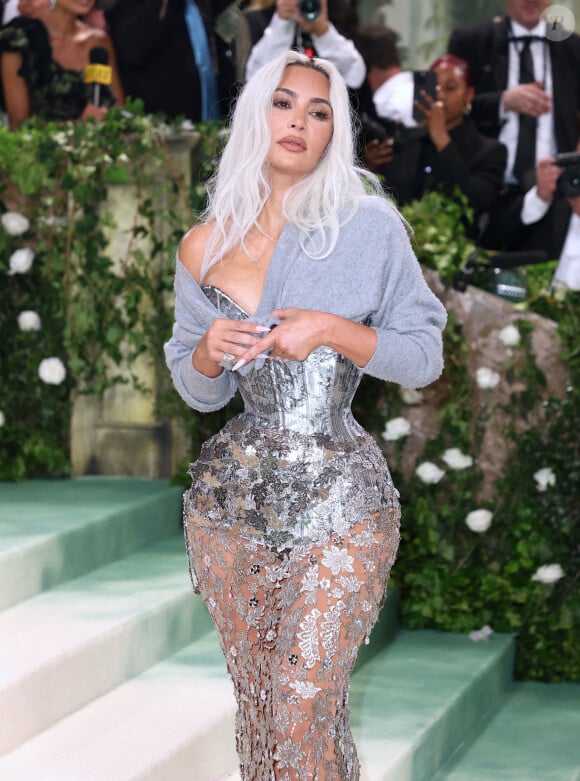 Kim Kardashian arrive au Met Gala. Photo : Charles Guerin/ABACAPRESS.COM